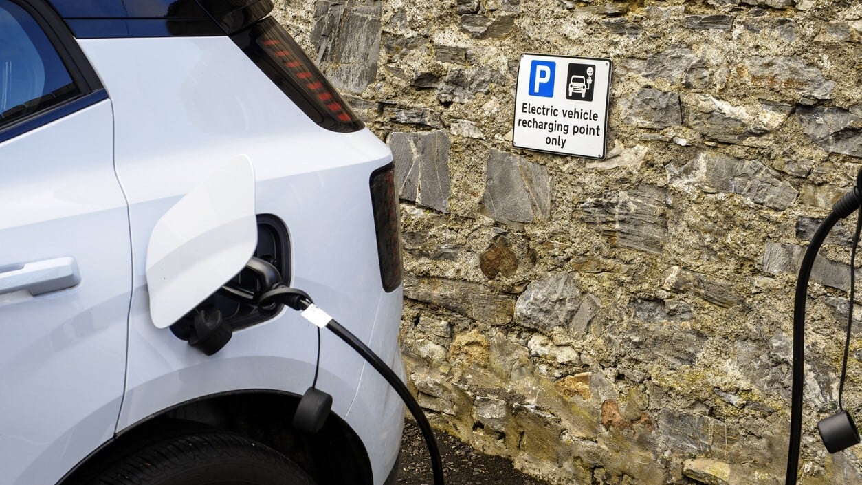 New National Highways guidance on signing to EV charging hubs: a welcome step forward